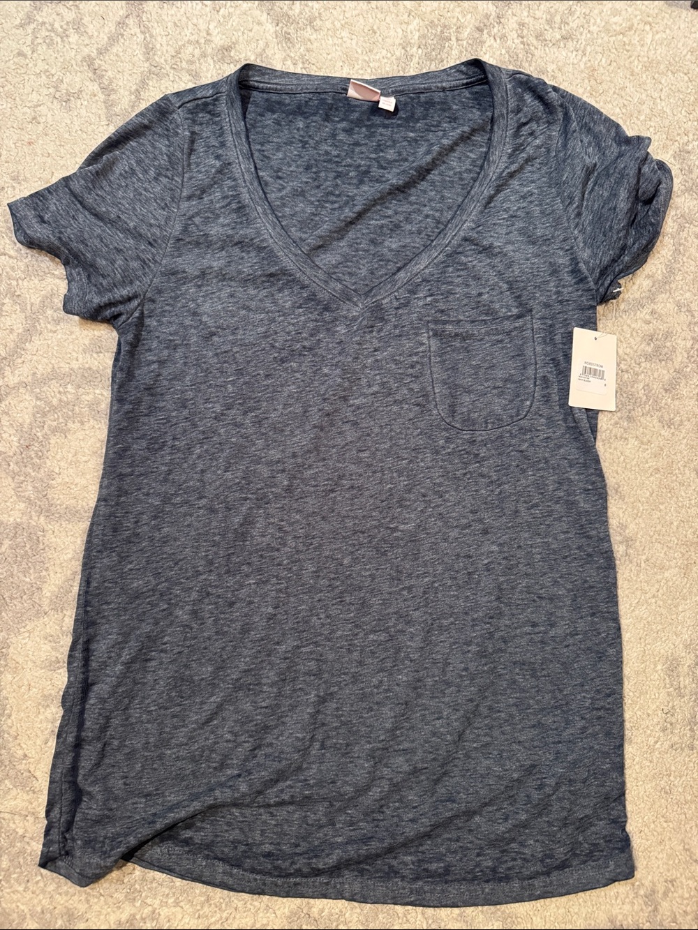 Make + Model Women’s V-Neck Pocket Tee - size small New